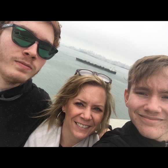 Meet your Posher, Cristy - Picture 1 of 1